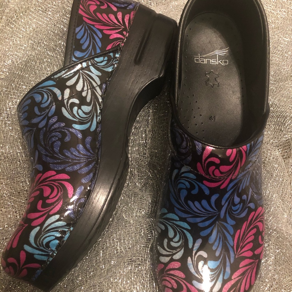 Dansko Women’s Clogs ✨Pink/Purple Swirl✨